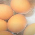 AKO VIDITE OVAKVA JAJA, NE KUPUJTE IH NI DA SU U POLA CENE! Svi gledaju u ROK TRAJANJA i DATUM, a TO NIJE SVE