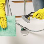 Uz ovaj jednostavan i jeftin trik kupatilo će vam blistati očas posla