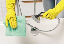 Uz ovaj jednostavan i jeftin trik kupatilo će vam blistati očas posla