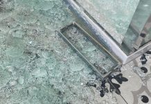 Staklena vrata tuš kabine mogu da eksplodiraju: Evo šta je zapravo uzrok i kako da to sprečite