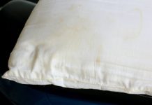 Žute mrlje na jastuku nestaju uz ovaj trik: Hemijski inženjer otkriva kako da ih se jednostavno rešite