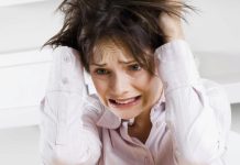 AKO VAM SE STALNO DEŠAVAJU LOŠE STVARI: Čašu vode napunite ovim i ostavite da stoji 24 sata! PREPOROD!