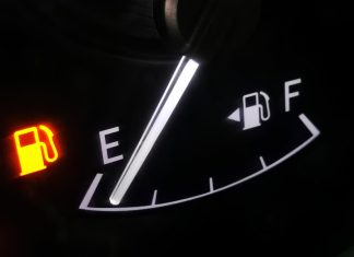 Može li doći do kvara automobila ako ostanete bez goriva u vožnji?
