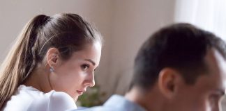 Psiholog otkrio znakove da vas partner vara: Ako ovo radi sa kolenima, znajte da vas je već izdao
