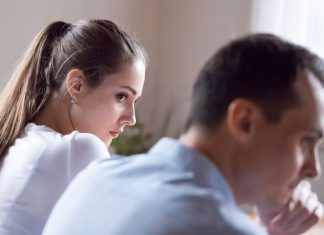 Psiholog otkrio znakove da vas partner vara: Ako ovo radi sa kolenima, znajte da vas je već izdao
