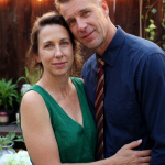 Udala sam se za prijatelja mog oca… a onda sam prve noći čula nešto što me zaledilo