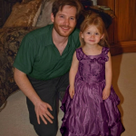 Sašio sam svojoj kćerki haljinu za završnu svečanost u vrtiću od svilenih maramica moje pokojne supruge