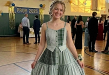 Sašila sam haljinu za matursko veče od očeve košulje u njegovu čast – moji školski drugovi su se smijali dok direktor nije uzeo mikrofon i soba nije utihnula