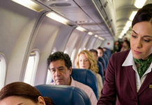 Spavala je na sjedištu 8A — sve dok kapetan nije pitao ima li borbenih pilota u avionu