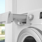 Mnogi ni ne znaju da postoji skriveno dugme na veš mašini za čišćenje fioke: Nakon ovog vam više neće zaudarati veš nakon pranja