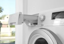 Mnogi ni ne znaju da postoji skriveno dugme na veš mašini za čišćenje fioke: Nakon ovog vam više neće zaudarati veš nakon pranja