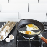 Jaje na oko ili bareno: Jedno topi holesterol, a drugo je najveći neprijatelj pritiska – evo koje je zdravije