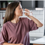 Ovo su tihi znaci da ne pijete dovoljno vode: Većina ih ignoriše i misle da je do umora, a rešenje je lako