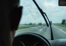 Brisači vam ostavljaju mrlje? Prvo probajte ovaj trik pre nego što kupite nove