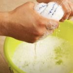 STAVITE KAP OVE TEČNOSTI U VODU I PREBRIŠITE KUĆU: 10 dana nećete videti prašinu – TRIK KOJI SE KORISTI U MUZEJU