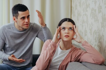 husband-yells-wife-woman-is-sad_213607-1430