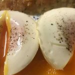 Nutricionisti dali odgovor: Da li je sigurno jesti polupečena jaja s tečnim žumancem?