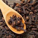 TO JE RAZLOG zašto sam počeo žvakati klinčiće svaki dan: Moram zahvaliti majčinoj ljekarnici na ovom sjajnom SAVJETU