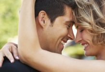 Ovi znakovi u ponašanju ukazuju na to da vas muškarac ne posmatra samo kao prijateljicu