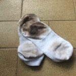 Izbeljivač je stvar prošlosti: Čarape će biti bele kao sneg ako ih operete sa 1 namirnicom