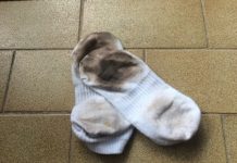 Izbeljivač je stvar prošlosti: Čarape će biti bele kao sneg ako ih operete sa 1 namirnicom