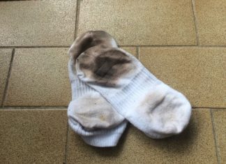 Izbeljivač je stvar prošlosti: Čarape će biti bele kao sneg ako ih operete sa 1 namirnicom