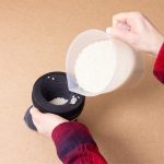 Sipajte pirinač u čarapu i stavite na kontrolnu tablu: Rešiće vam problem koji vas muči ovih dana