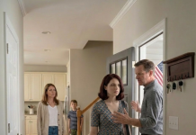 PROVELA SAM ROĐENDAN NA POSLU. ONDA MI JE MAMA POSLALA PORUKU: “PRODALI SMO TI AUTO. PORODICA JE NA PRVOM MJESTU. BUDI ZAHVALNA ŠTO UOPŠTE ŽIVIŠ KOD NAS.” SLEDEĆA PORUKA JE STIGLA: “TVOM BRATU POČINJE FAKULTET. TI ĆEŠ POKRITI NJEGOV PRVI SEMESTAR — OVE SEDMICE.”