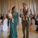 Izbacio me iz kuće gotovo bez ičega. Ali onog trenutka kada je saznao da sam trudna s trojkama, poslao je advokate u bolnicu tvrdeći da su bebe njegove—ne shvatajući da je neko mnogo moćniji već umiješao prste.