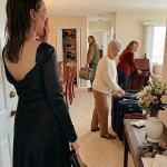 Nakon sahrane mog muža, vratila sam se kući dok mi se crna haljina još lijepila za kožu. Otvorila sam vrata… i zatekla svekrvu i još osam članova porodice kako pakuju kofere kao da su u hotelu. „Ova kuća je sada naša. I sve što je bilo Bradleyjevo. Ti, izlazi,“ rekli su, bez imalo stišavanja glasa.