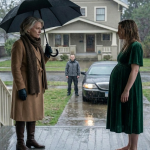 Moj muž me izbacio iz kuće i zaključao vrata, a ja sam ostala da stojim na kiši—bosa, s trudničkim stomakom. Ali kada je stigla moja bogata baka, zagrlila me je i tiho rekla: „Pobrinut ću se da tvoj muž zažali zbog svega“ 😯😢