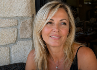 Zašto je izlazak sa ženom starijom od 40 godina “težak zadatak”? Ovih 6 stvari plaše muškarce više od sveg