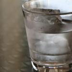 Evo zašto ne biste trebali piti vodu prije ili nakon jela