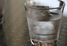 Evo zašto ne biste trebali piti vodu prije ili nakon jela