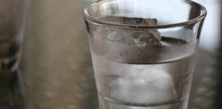 Evo zašto ne biste trebali piti vodu prije ili nakon jela