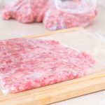 Stručnjaci otkrivaju koliko dugo meso može da stoji u frižideru: Kod pečenja mnogi Srbi prave grešku