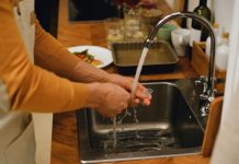 Jedna stvar u tvojoj kuhinji može biti skriveni izvor bakterija i zaraze – i većina je koristi svaki dan