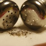 NIKO VAM OVO NIJE REKAO: NE SMIJETE koristite BIBER u restoranu – RAZLIKA JE STVARNO UŽASNA