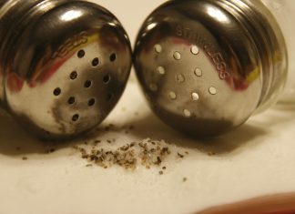 NIKO VAM OVO NIJE REKAO: NE SMIJETE koristite BIBER u restoranu – RAZLIKA JE STVARNO UŽASNA