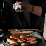 Kada treba da posolite jelo – na početku ili na kraju kuvanja?