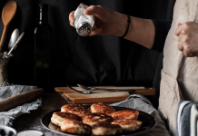 Kada treba da posolite jelo – na početku ili na kraju kuvanja?