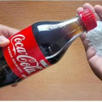 UZMITE ČAŠU COCA-E, OBIČNE SODE BIKARBONE I SAČUVAJTE OVAJ DOMAĆI TRIK: KORISTIM GA GODINAMA I PREPORUČUJEM SVIMA