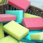 Mnogi nisu imali pojma zašto su sunđeri različitih boja: Samo OVAKAV uklanja mrlje, a jedan je samo za porcelan