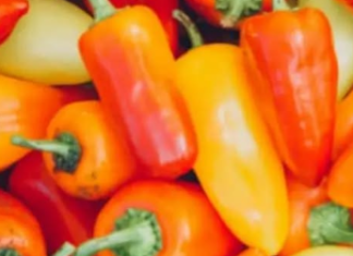 Ne bacajte peteljke od paprika: Evo kako ih možete iskoristiti kao tajni sastojak u jelima