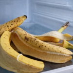 U FRIŽIDER STAVILA KORU OD BANANA: Kada čujete razlog odmah ćete uraditi isto!