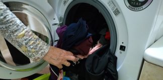 Koliko dugo oprana odjeća može ostati u mašini za veš, a da je ne morate ponovo prati?